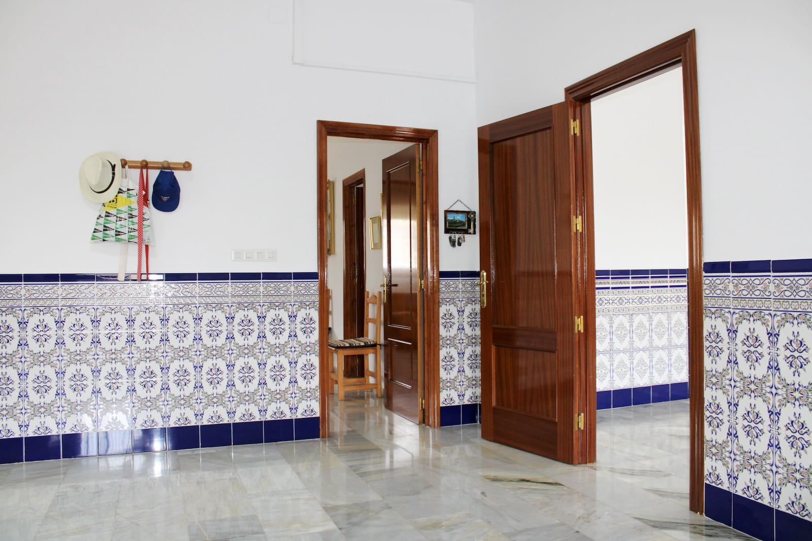 4 bedroom Villa for sale in Fuente Vaqueros with garage - € 370,000 (Ref: 9608476)