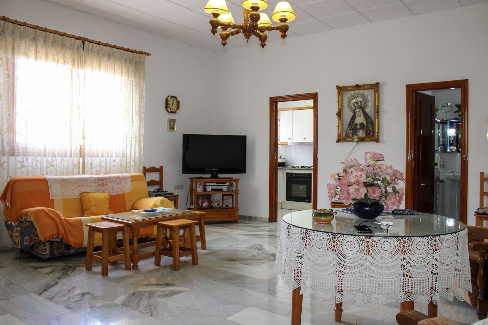 4 bedroom Villa for sale in Fuente Vaqueros with garage - € 370,000 (Ref: 9608476)