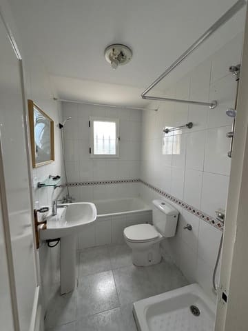 Bungalow de 2 habitaciones en Torrevieja en venta con piscina - 120.000 € (Ref: 9608495)