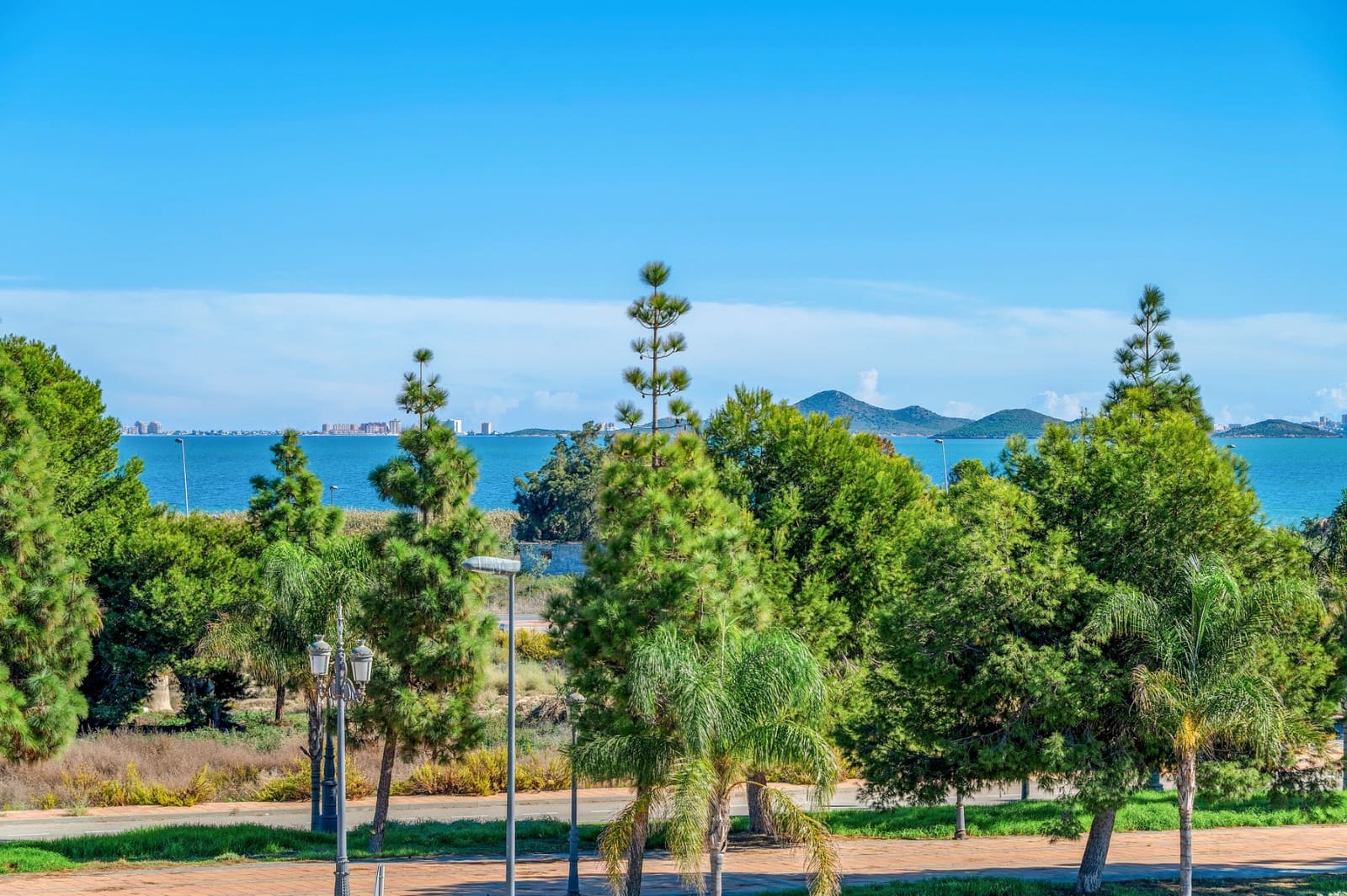 Chalet de 4 habitaciones en Los Alcázares en venta con piscina garaje - 649.000 € (Ref: 9608517)