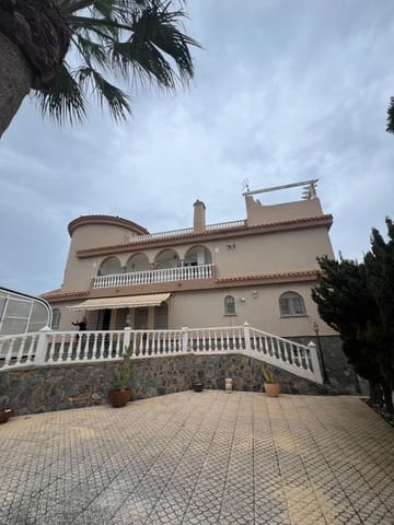 4 Zimmer Villa zu verkaufen in La Manga del Mar Menor mit Pool - 700.000 € (Ref: 9608533)