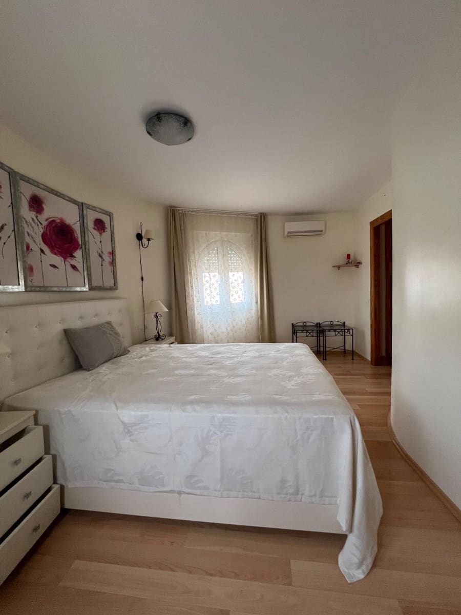 4 Zimmer Villa zu verkaufen in La Manga del Mar Menor mit Pool - 700.000 € (Ref: 9608533)