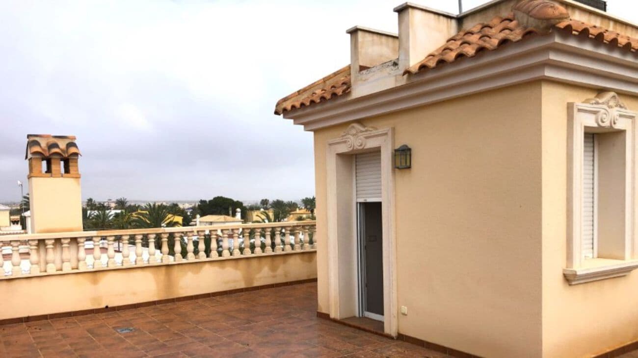 4 bedroom Villa for sale in Cabo Roig - € 910,000 (Ref: 9608550)