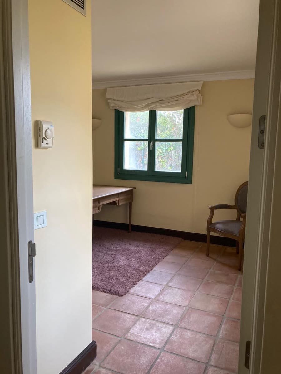 6 chambre Villa/Maison à vendre à Sotogrande avec garage - 1 250 000 € (Ref: 9608556)