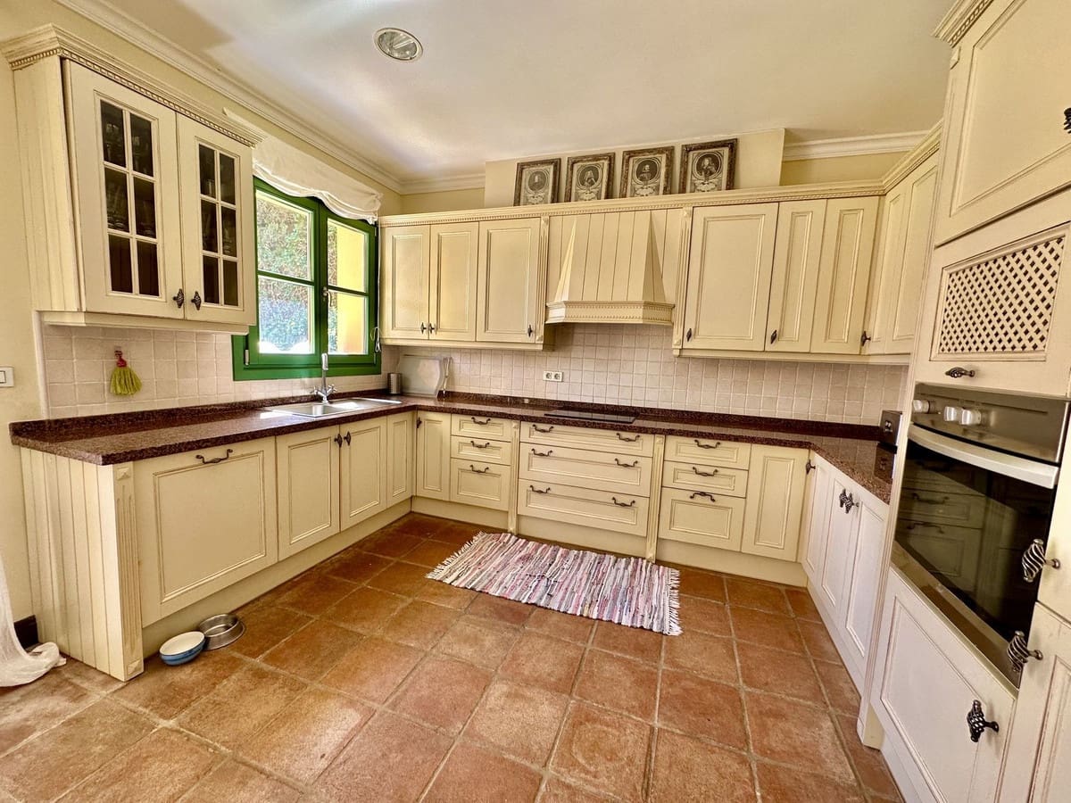 6 chambre Villa/Maison à vendre à Sotogrande avec garage - 1 250 000 € (Ref: 9608556)