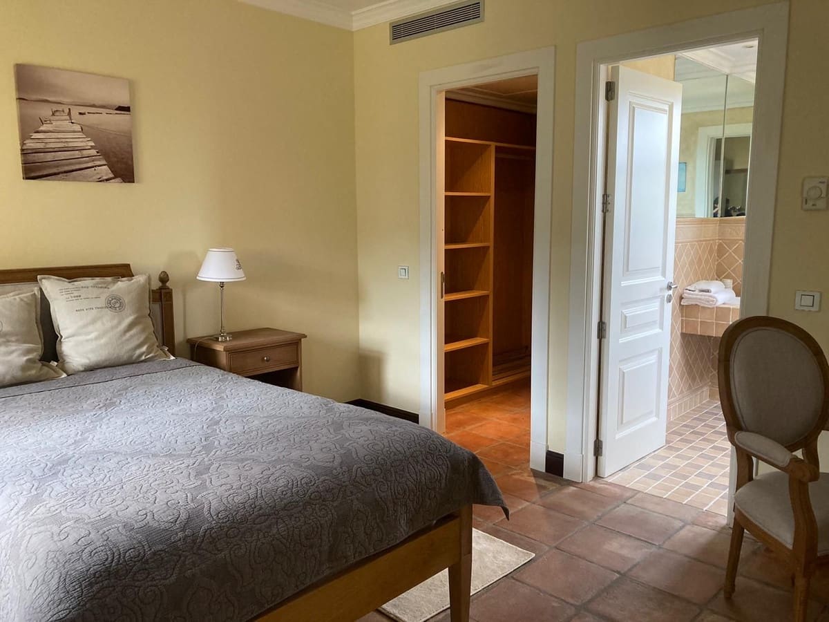 6 chambre Villa/Maison à vendre à Sotogrande avec garage - 1 250 000 € (Ref: 9608556)