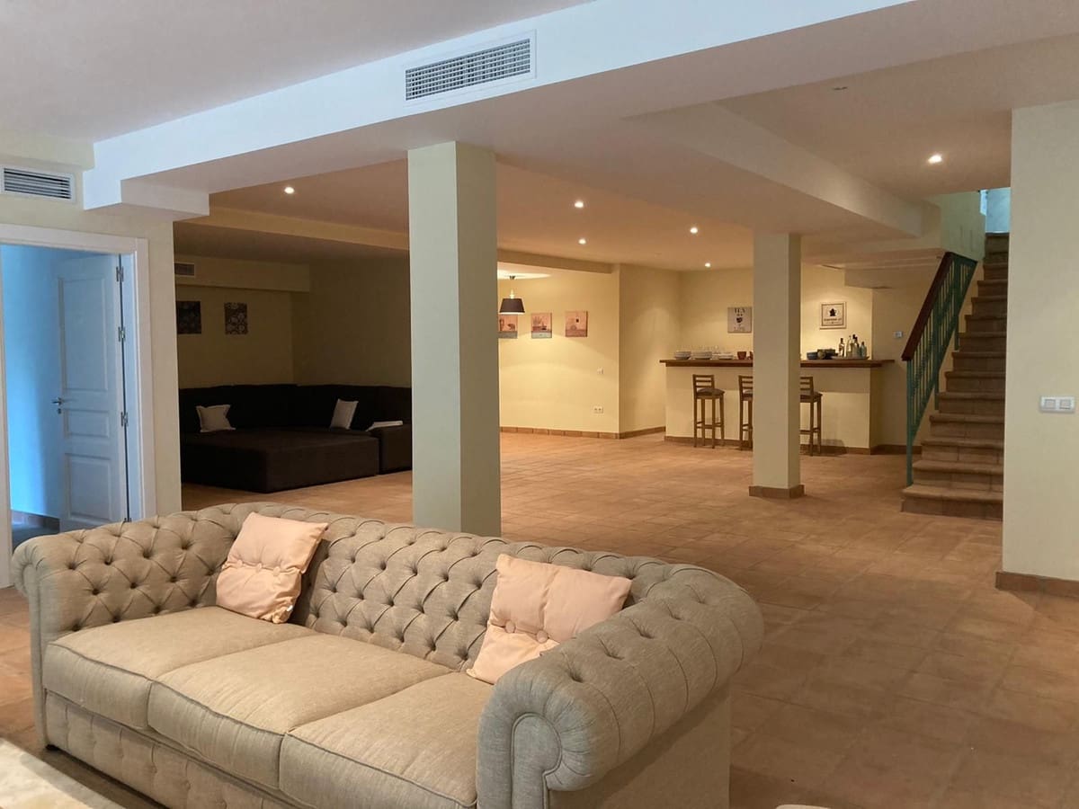 6 chambre Villa/Maison à vendre à Sotogrande avec garage - 1 250 000 € (Ref: 9608556)