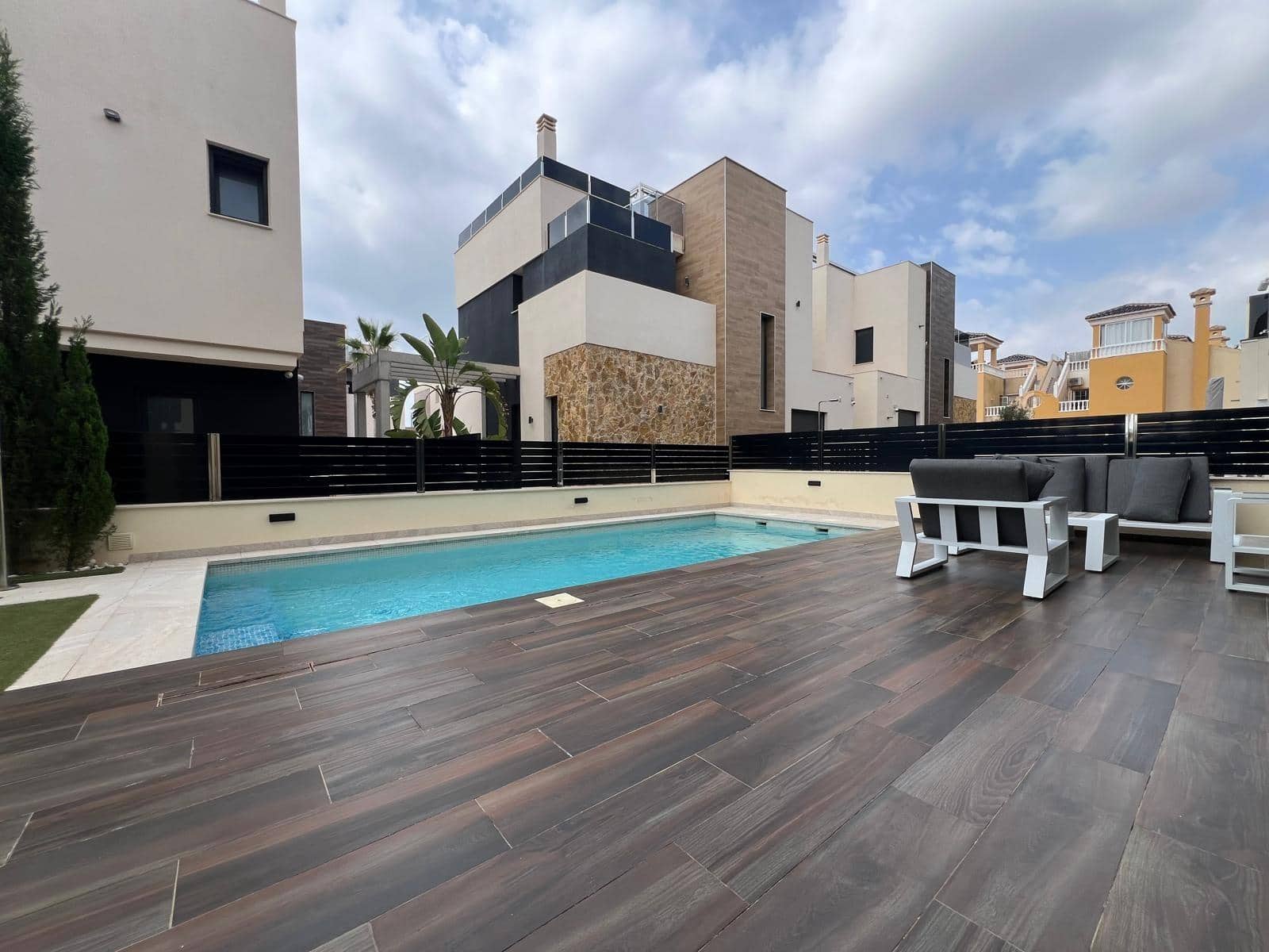 3 bedroom Villa for sale in Orihuela Costa with pool - € 499,000 (Ref: 9608565)