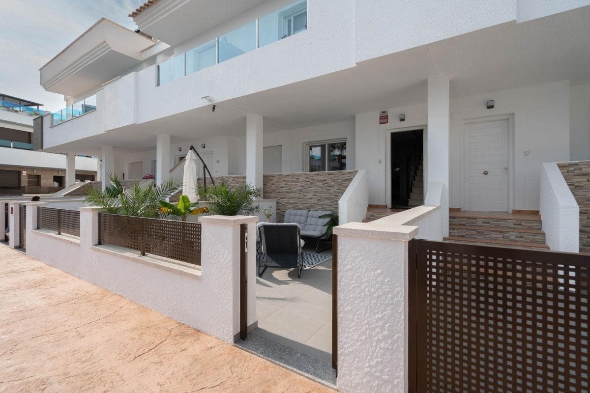 3 quarto Apartamento para venda em Torrevieja com piscina - 295 000 € (Ref: 9608606)