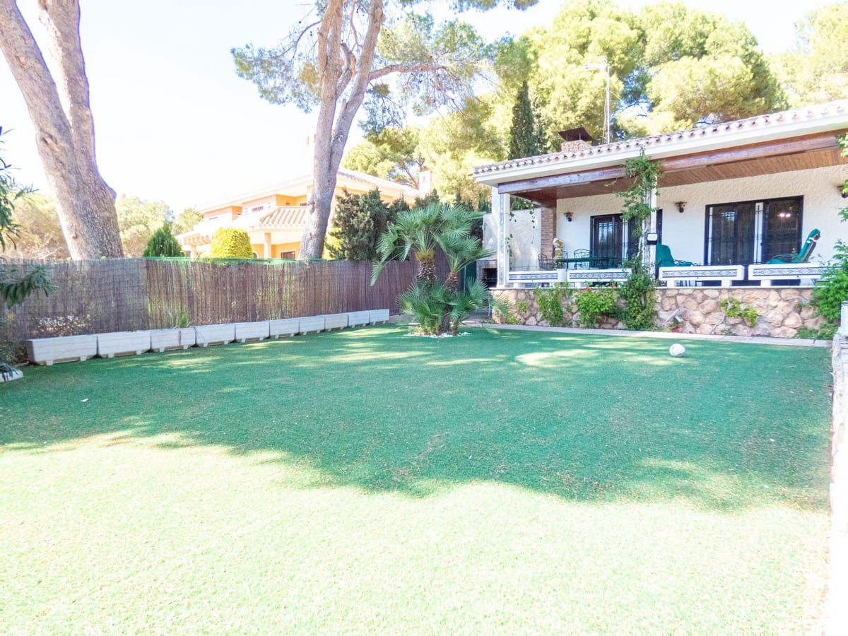 Chalet de 6 habitaciones en Campoamor en venta con piscina - 945.000 € (Ref: 9608624)