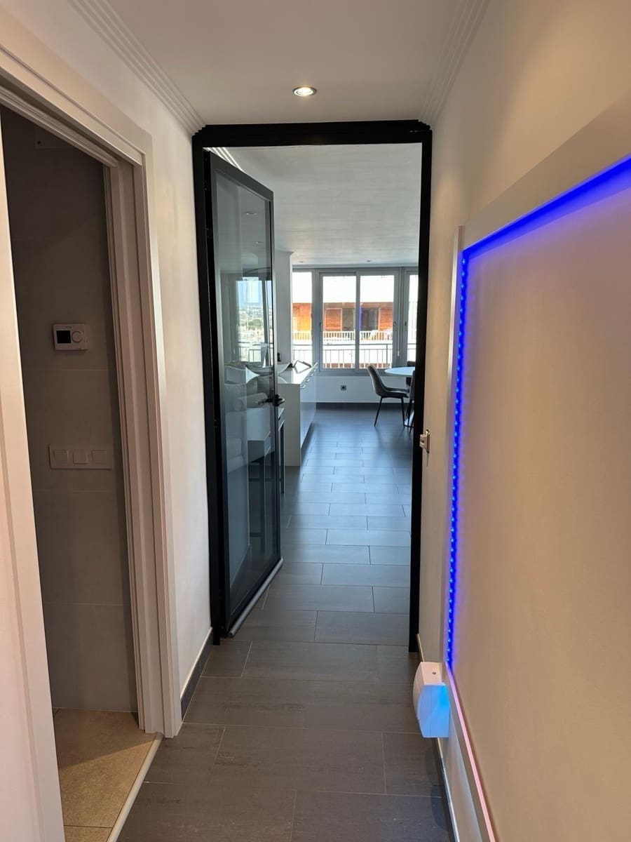 2 bedroom Penthouse for sale in Torrevieja with pool - € 365,000 (Ref: 9608649)