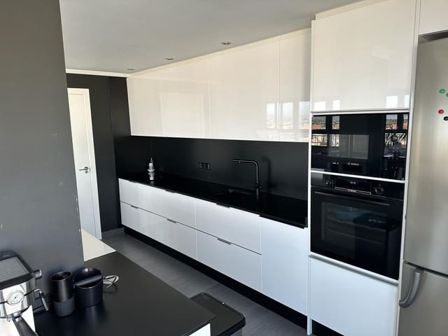 2 makuuhuone Kattohuoneisto myytävänä paikassa Playa del Acequión, Torrevieja mukana uima-altaan - 365 000 € (Ref: 9608649)