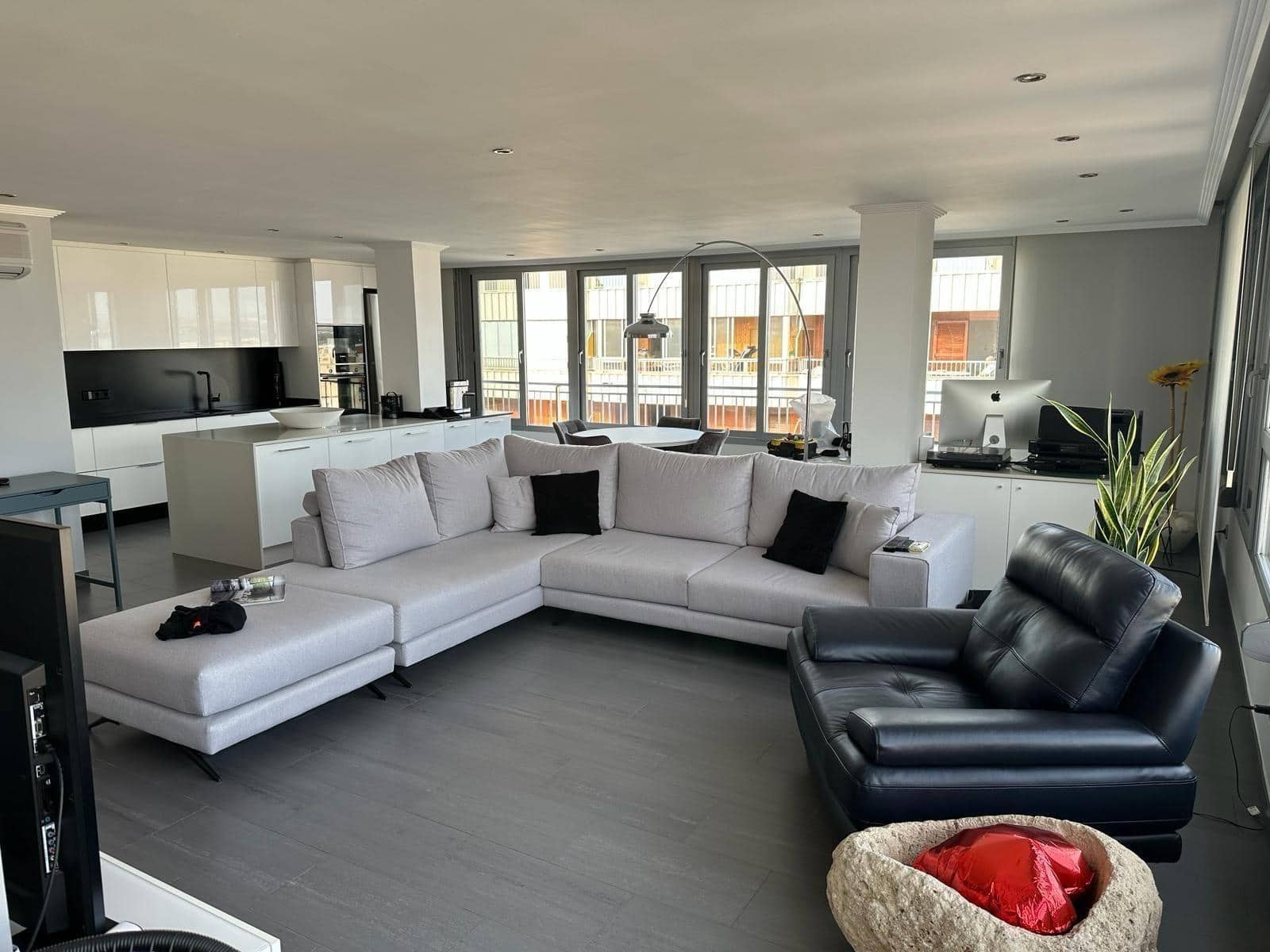 2 bedroom Penthouse for sale in Torrevieja with pool - € 365,000 (Ref: 9608649)