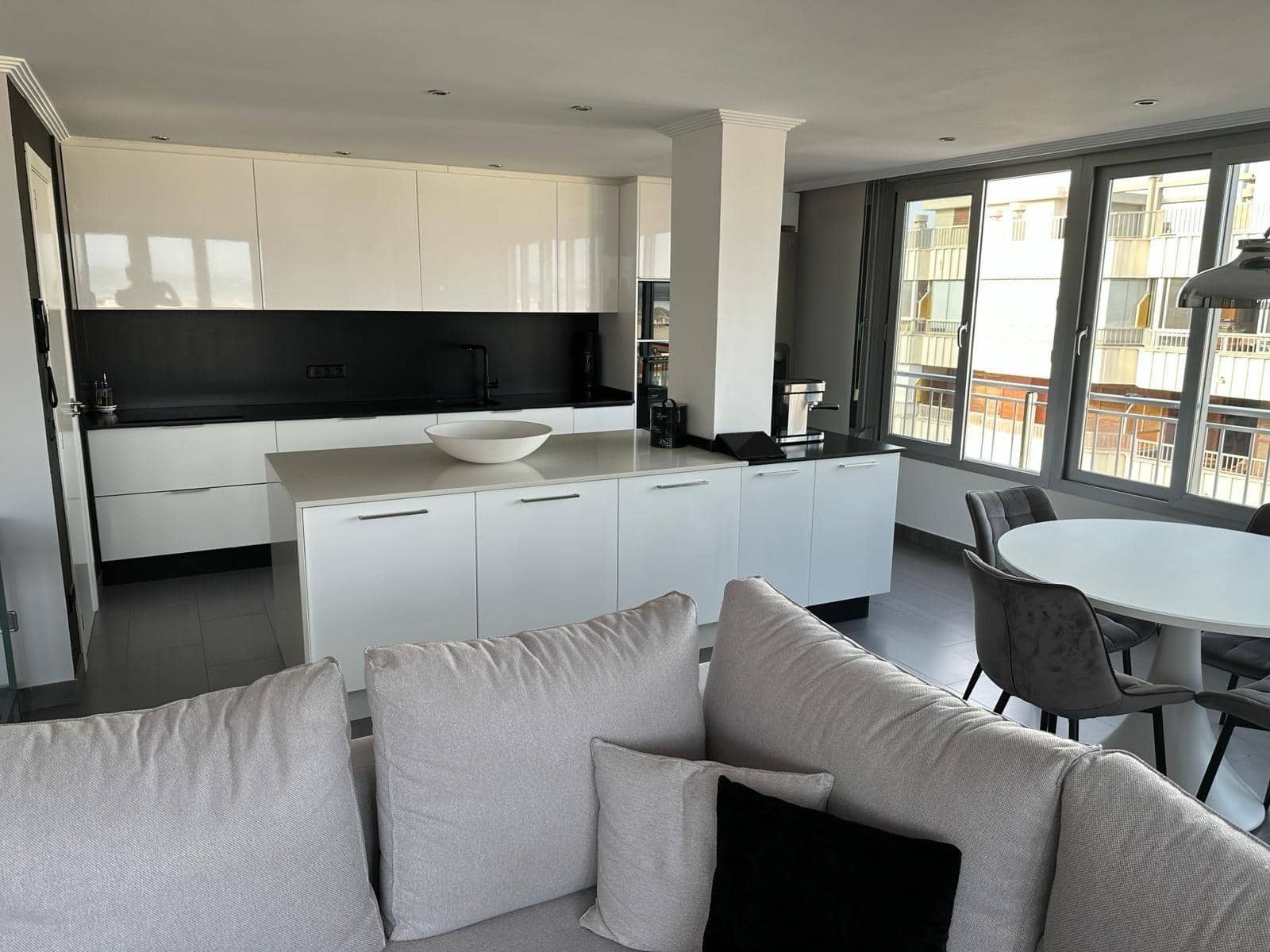 2 bedroom Penthouse for sale in Torrevieja with pool - € 365,000 (Ref: 9608649)