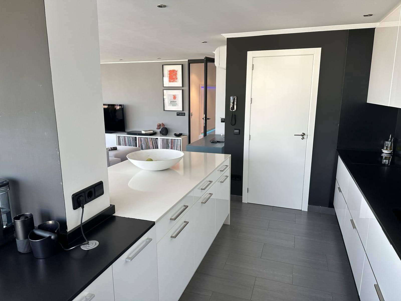 2 bedroom Penthouse for sale in Torrevieja with pool - € 365,000 (Ref: 9608649)