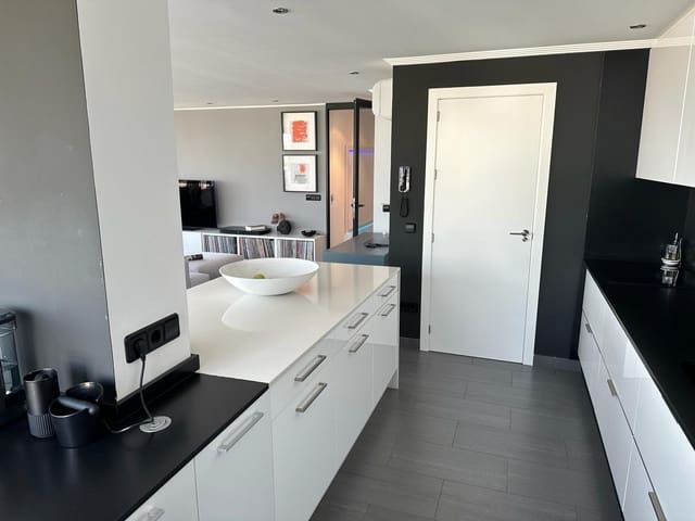 2 makuuhuone Kattohuoneisto myytävänä paikassa Playa del Acequión, Torrevieja mukana uima-altaan - 365 000 € (Ref: 9608649)