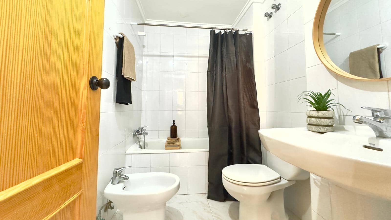 Apartamento de 2 habitaciones en Torrevieja en venta con piscina - 149.900 € (Ref: 9608654)