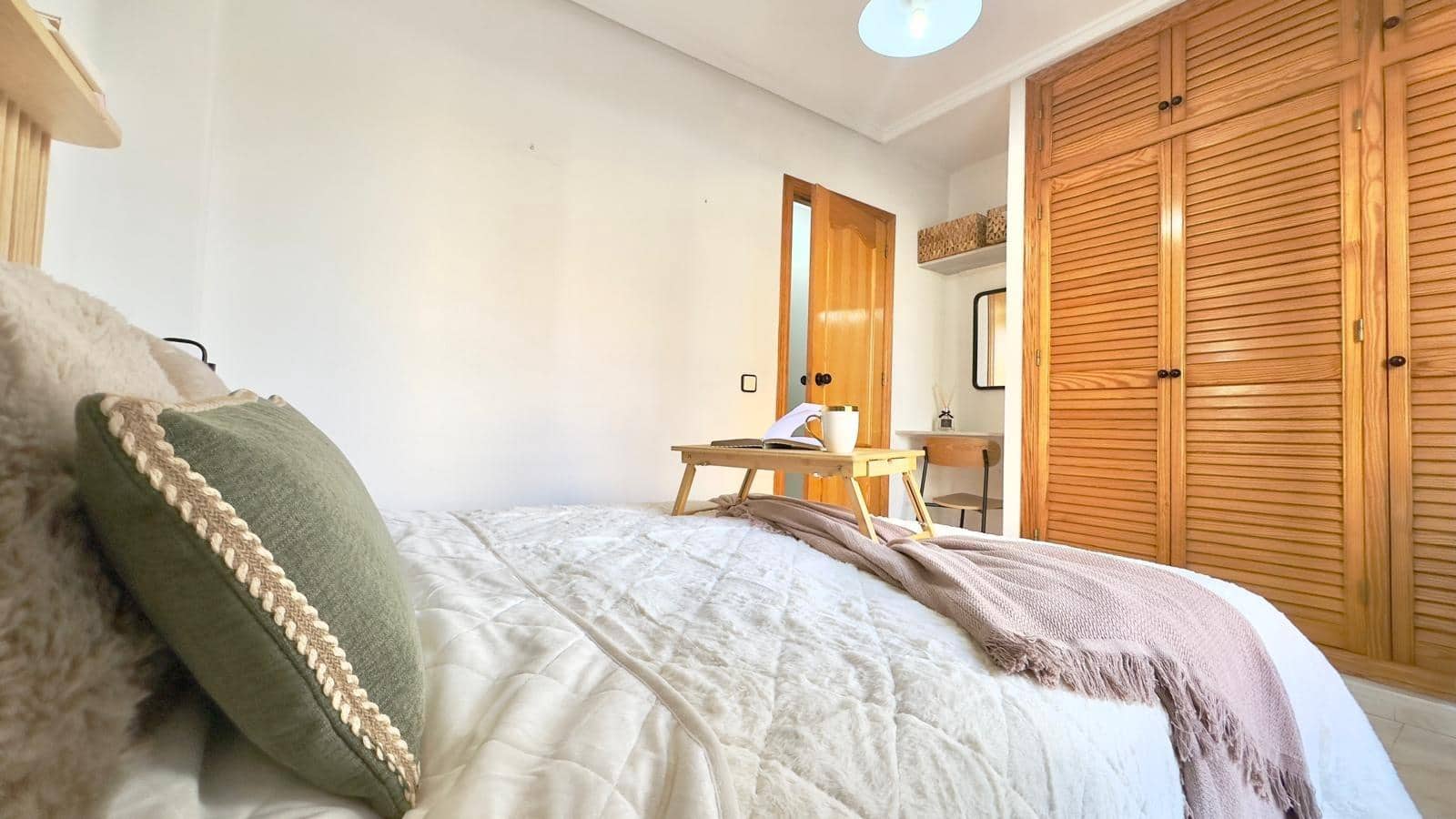 Apartamento de 2 habitaciones en Torrevieja en venta con piscina - 149.900 € (Ref: 9608654)