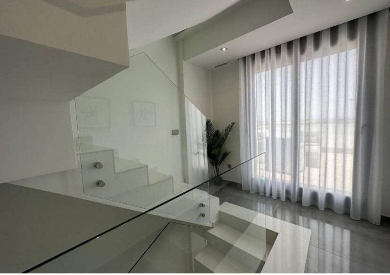 3 soveværelse Villa til salg i La Siesta med swimmingpool - € 690.000 (Ref: 9608659)