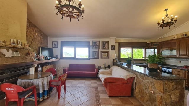 4 makuuhuone Huvila myytävänä paikassa Petrel / Petrer mukana 
autotalli - 479 995 € (Ref: 9608661)