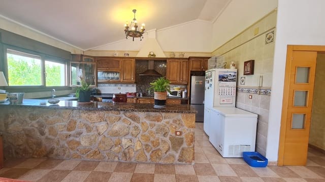 4 makuuhuone Huvila myytävänä paikassa Petrel / Petrer mukana 
autotalli - 479 995 € (Ref: 9608661)