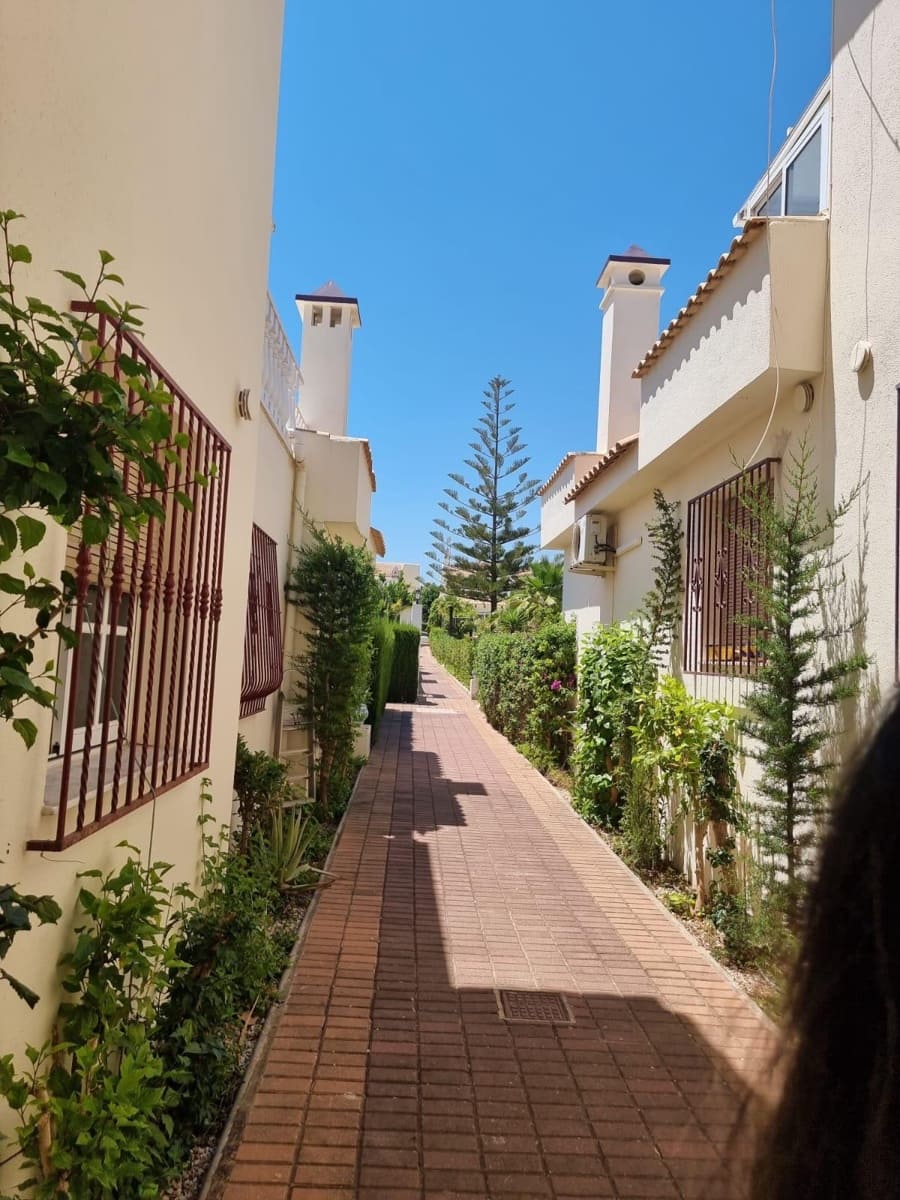 2 sovrum Lägenhet till salu i La Siesta med pool - 178 000 € (Ref: 9608692)