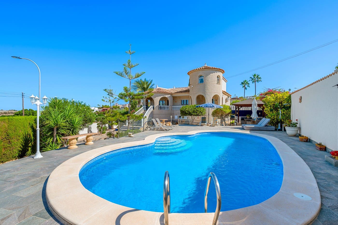 5 Zimmer Villa zu verkaufen in Callosa de Segura mit Pool Garage - 699.990 € (Ref: 9608748)