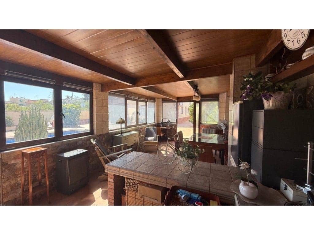 7 bedroom Villa for sale in La Siesta with pool - € 930,000 (Ref: 9608781)