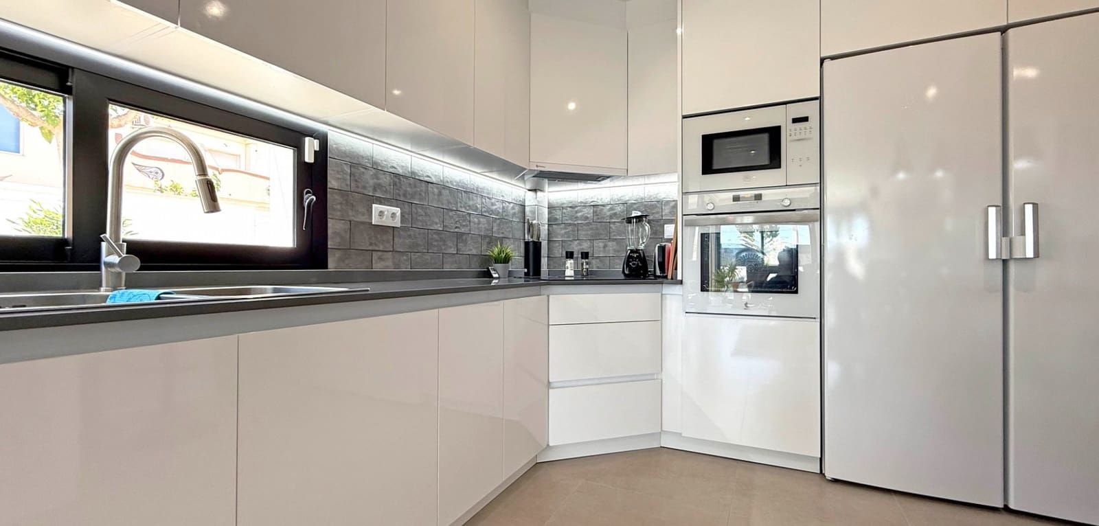 2 soverom Villa til salgs i San Pedro del Pinatar med svømmebasseng garasje - € 495 000 (Ref: 9608810)