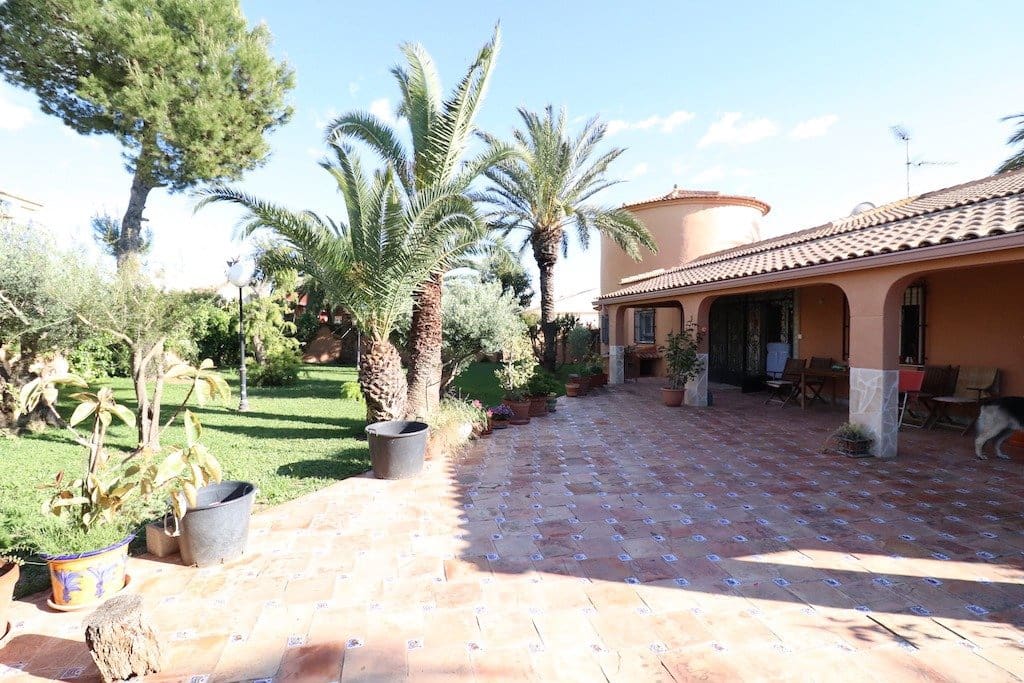 5 sovrum Villa till salu i San Luis med garage - 780 000 € (Ref: 9608818)