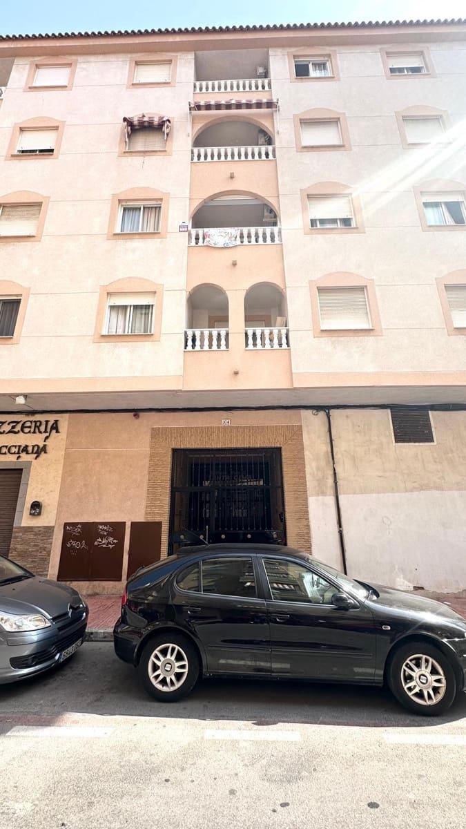 2 makuuhuone Huoneisto myytävänä paikassa Torrevieja mukana uima-altaan - 139 900 € (Ref: 9608851)