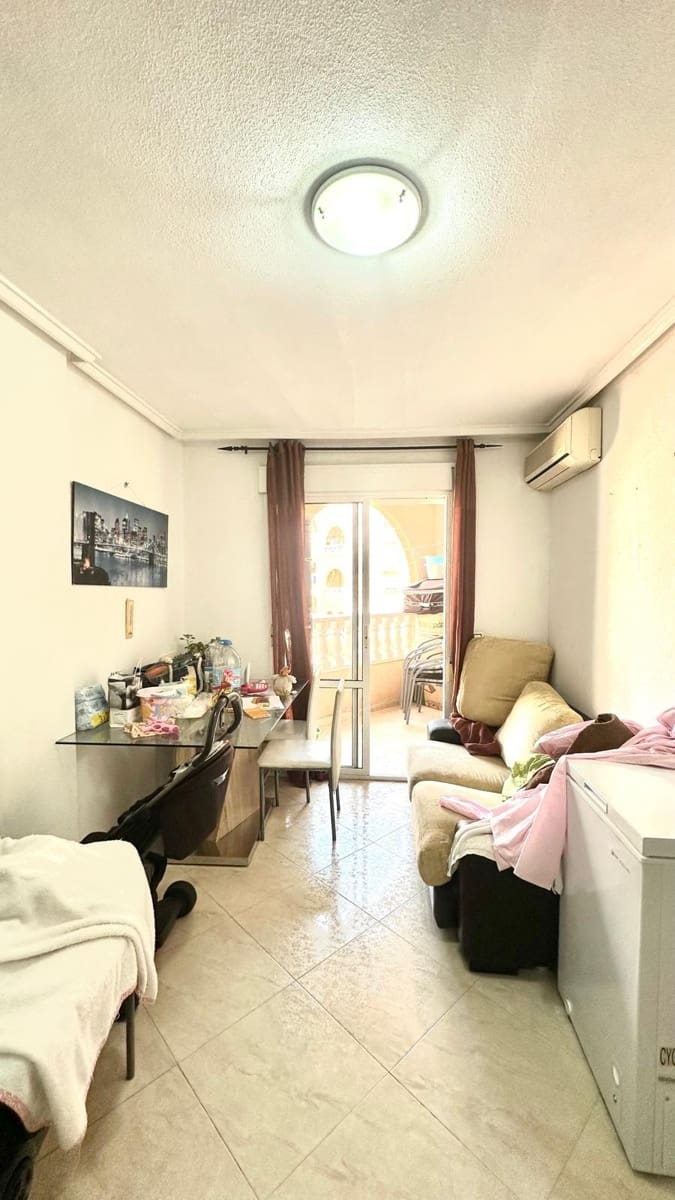 2 makuuhuone Huoneisto myytävänä paikassa Torrevieja mukana uima-altaan - 139 900 € (Ref: 9608851)