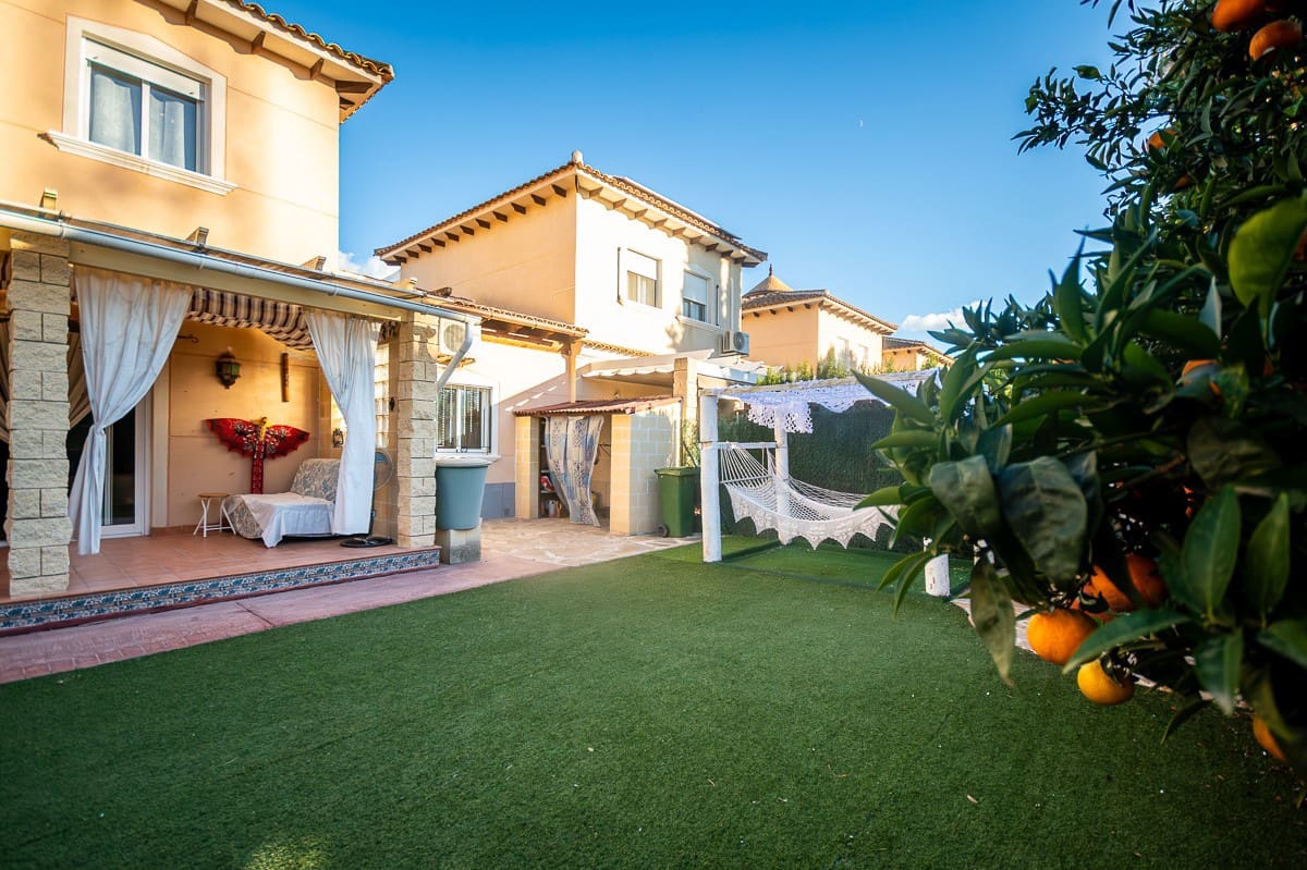 4 slaapkamer Villa te koop in Benferri - € 245.000 (Ref: 9608854)