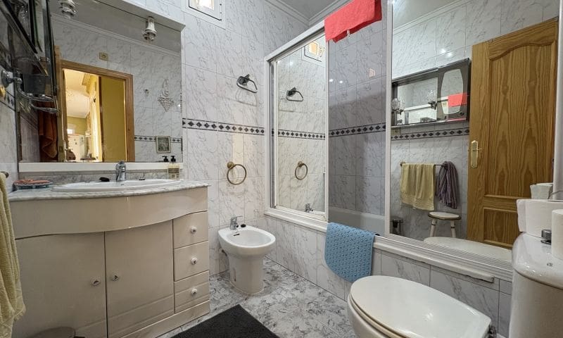 3 makuuhuone Huoneisto myytävänä paikassa Torrevieja mukana 
autotalli - 212 995 € (Ref: 9608865)