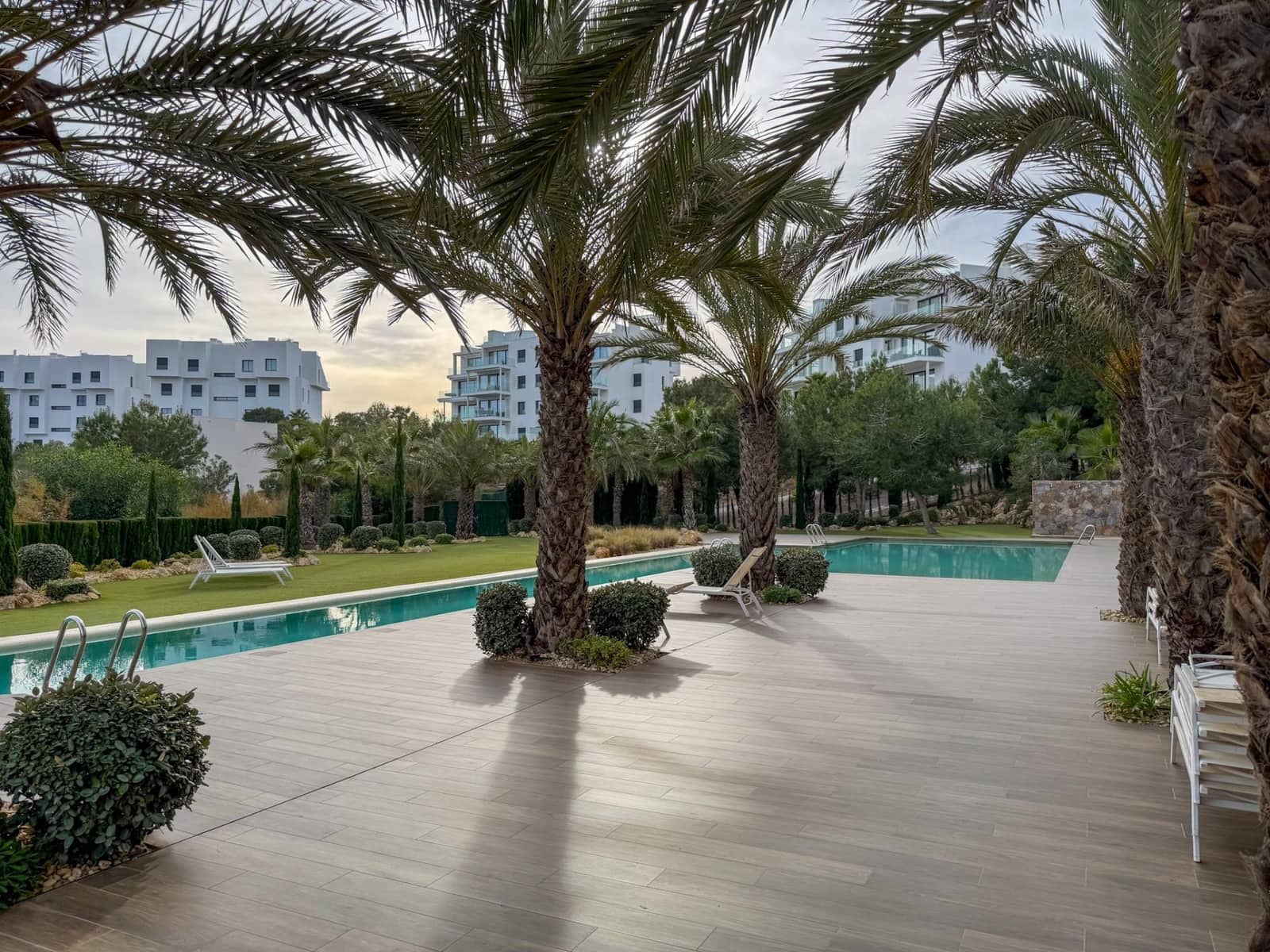 3 quarto Apartamento para venda em Las Colinas Golf com piscina - 599 000 € (Ref: 9608881)