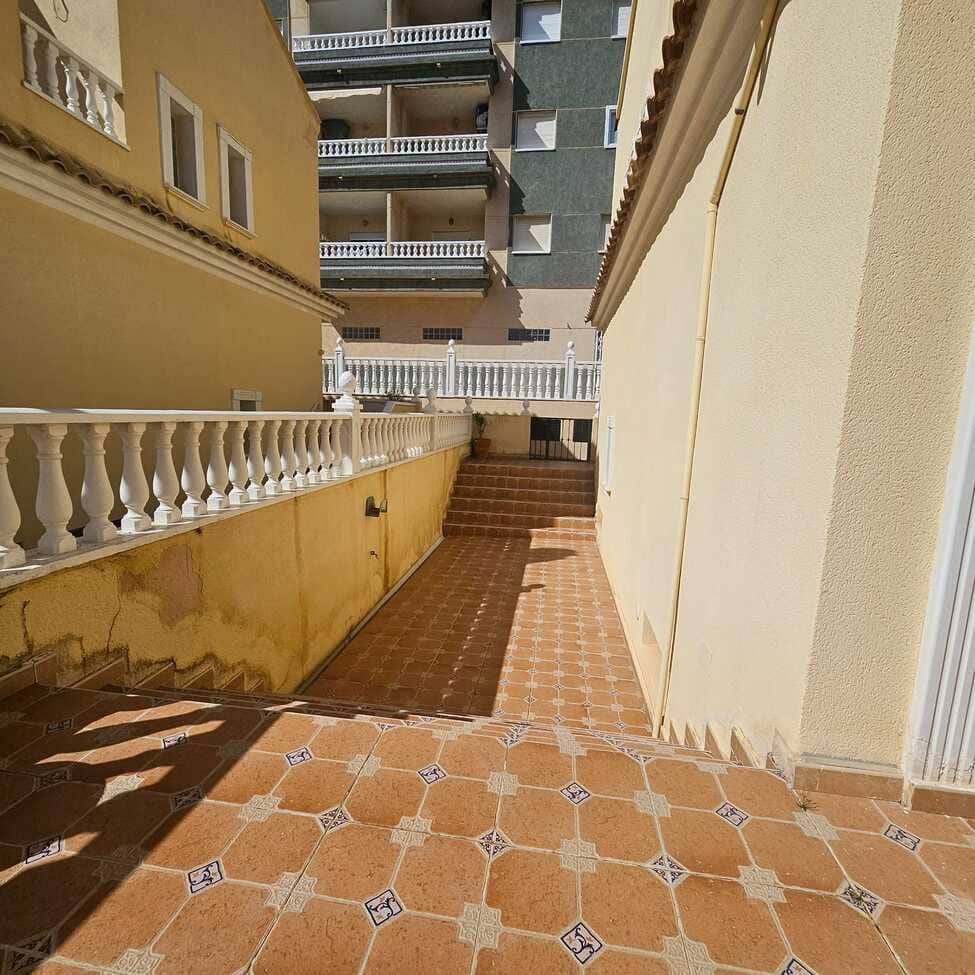 3 bedroom Villa for sale in Guardamar del Segura with pool - € 299,900 (Ref: 9608915)