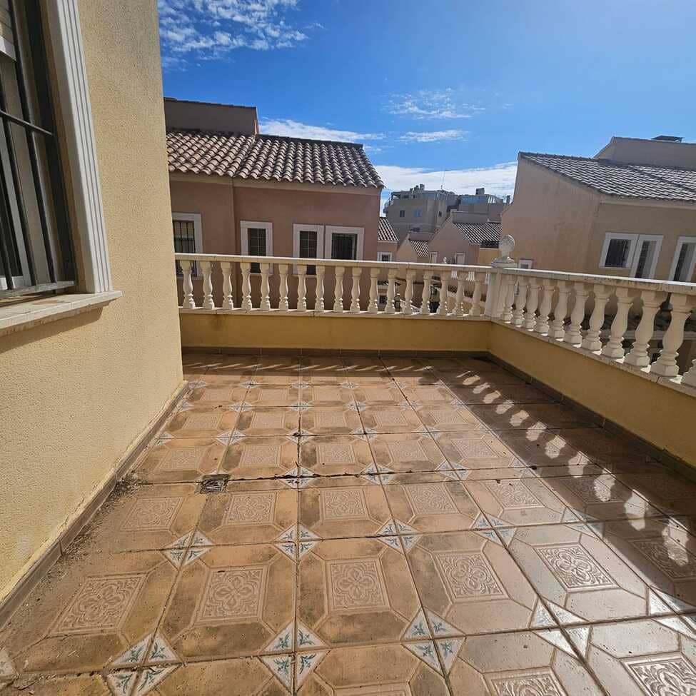 3 bedroom Villa for sale in Guardamar del Segura with pool - € 299,900 (Ref: 9608915)