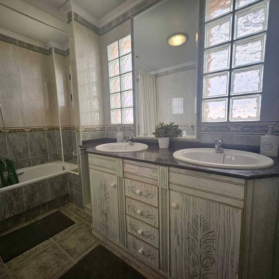 3 bedroom Villa for sale in Guardamar del Segura with pool - € 299,900 (Ref: 9608915)