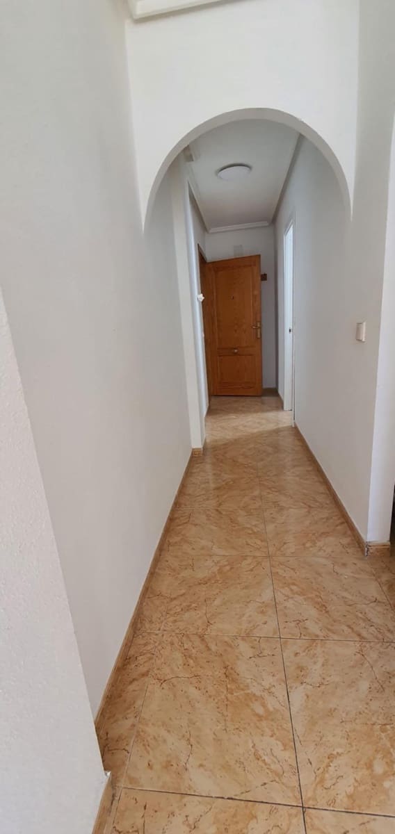 2 slaapkamer Penthouse te koop in Torrevieja met zwembad - € 136.500 (Ref: 9608924)