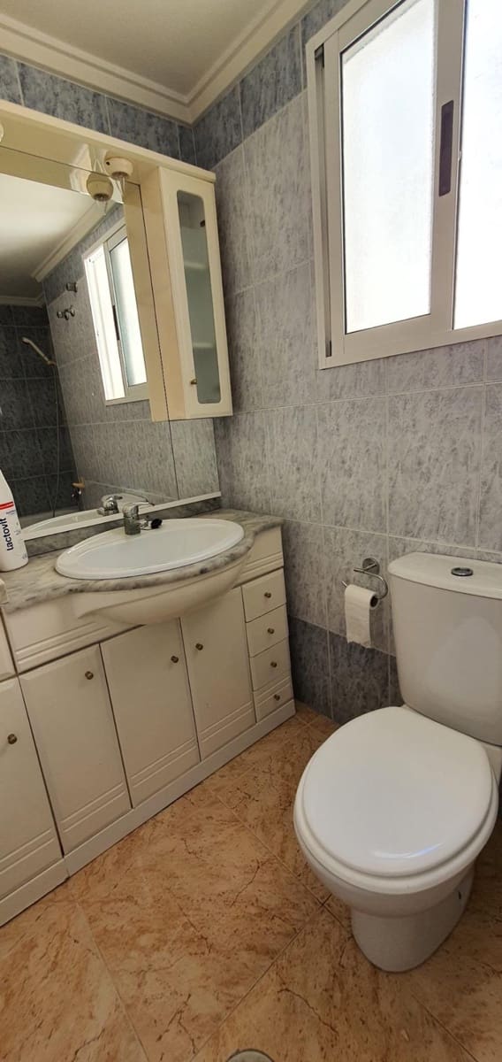 2 slaapkamer Penthouse te koop in Torrevieja met zwembad - € 136.500 (Ref: 9608924)