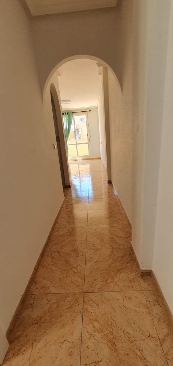 2 slaapkamer Penthouse te koop in Torrevieja met zwembad - € 136.500 (Ref: 9608924)