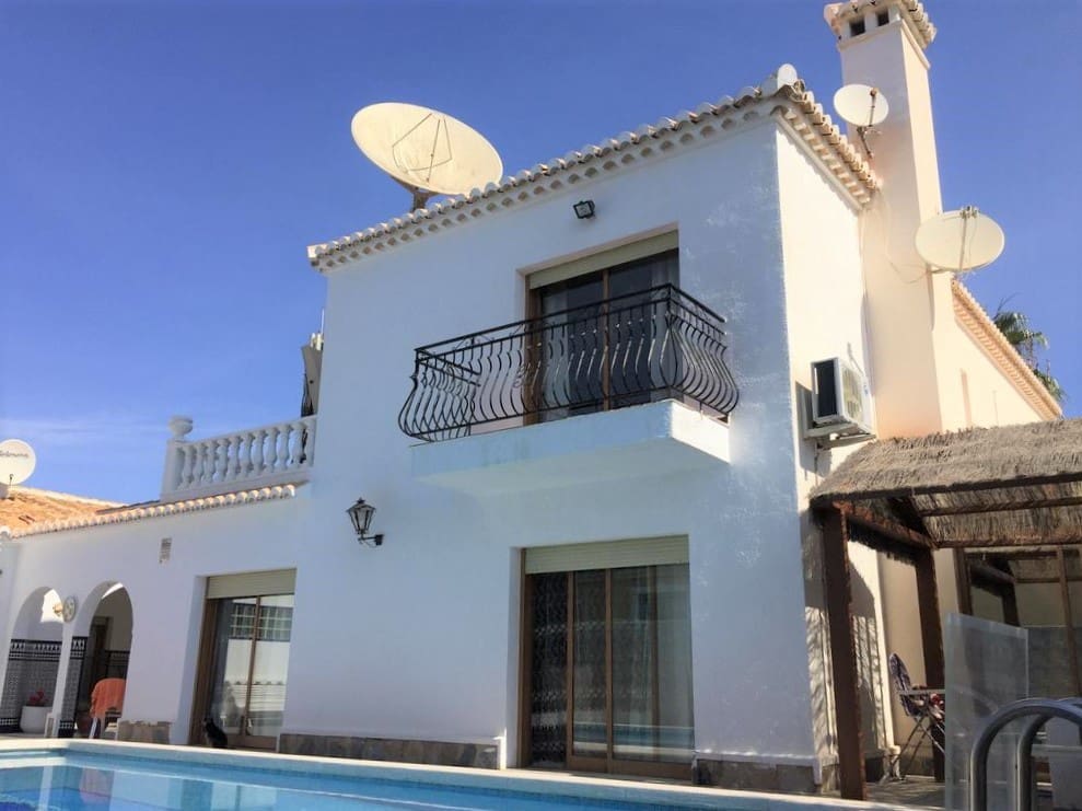 6 soverom Villa til salgs i Torrevieja - € 950 000 (Ref: 9608930)