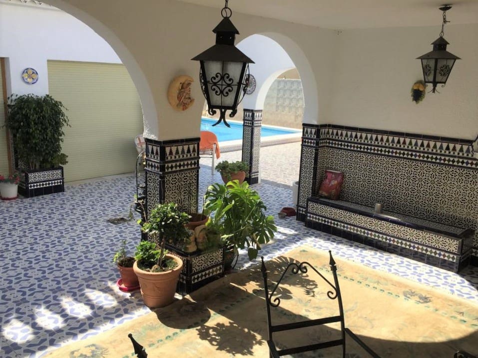 6 soverom Villa til salgs i Torrevieja - € 950 000 (Ref: 9608930)