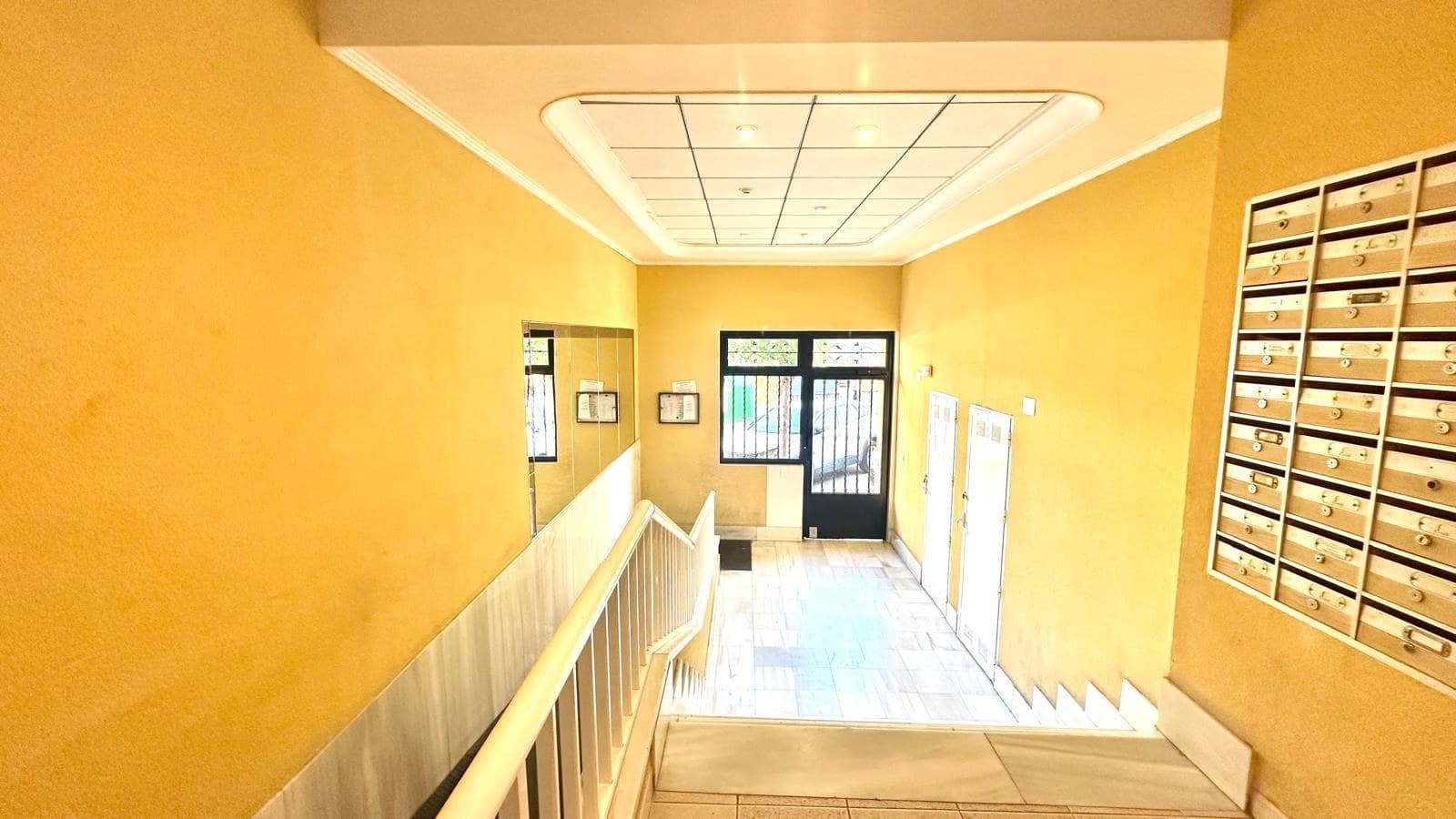 2 makuuhuone Huoneisto myytävänä paikassa Torrevieja mukana uima-altaan - 119 900 € (Ref: 9608966)