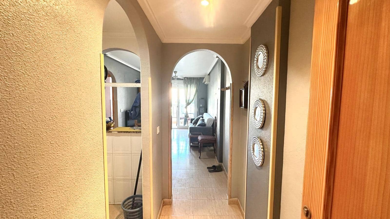 2 makuuhuone Huoneisto myytävänä paikassa Torrevieja mukana uima-altaan - 119 900 € (Ref: 9608966)