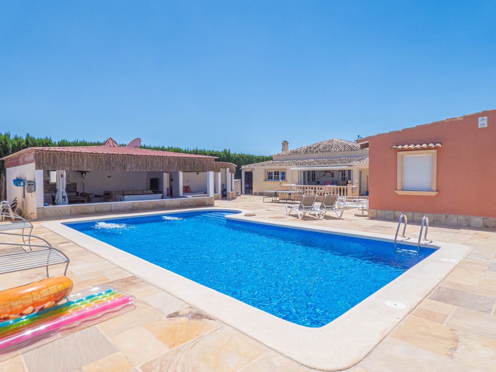 6 Zimmer Villa zu verkaufen in Almoradi mit Pool - 650.000 € (Ref: 9608985)