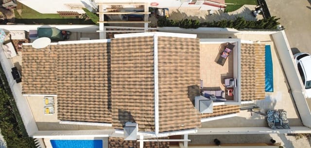 2 slaapkamer Villa te koop in Villamartin, Orihuela met zwembad - € 414.900 (Ref: 9608987)