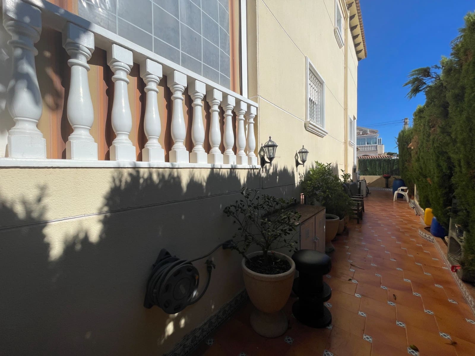 4 bedroom Villa for sale in Guardamar del Segura - € 410,000 (Ref: 9608997)