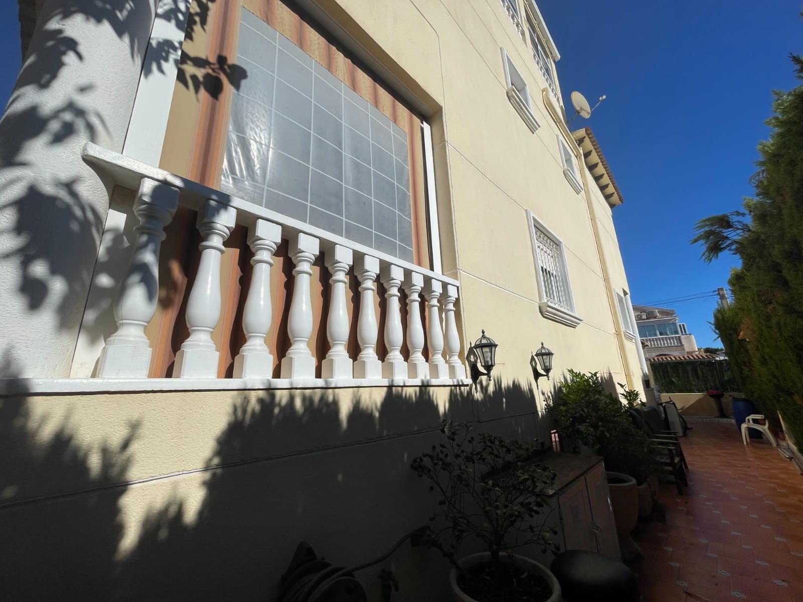 4 bedroom Villa for sale in Guardamar del Segura - € 410,000 (Ref: 9608997)