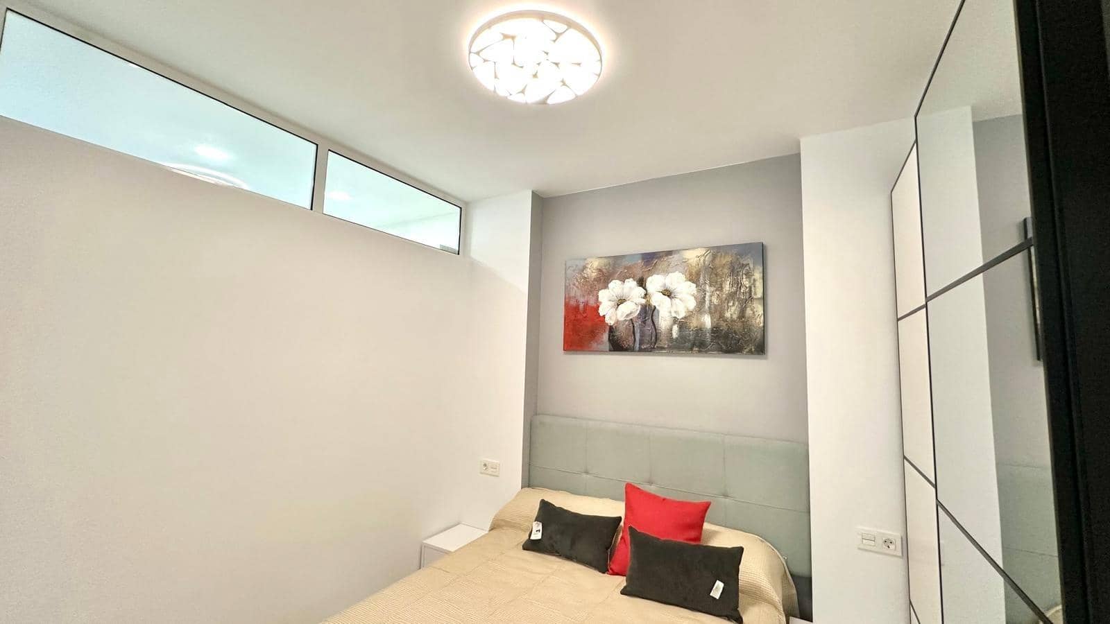 Apartamento de 2 habitaciones en Torrevieja en venta - 250.000 € (Ref: 9609005)